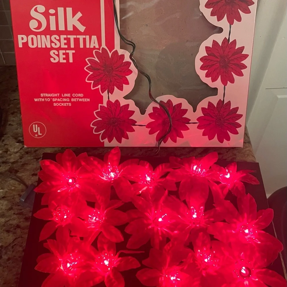 Vintage Christmas poinsettia lights NOMA silk 20 light Set